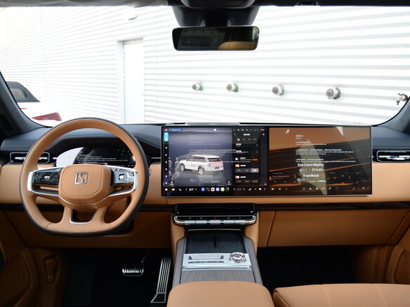 2025 Zeekr 9X 70 kWh, белый - вид 39