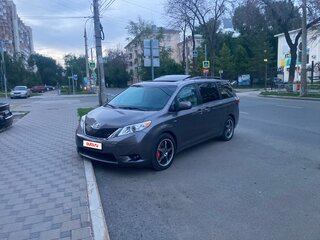 2016 Toyota Sienna III Рестайлинг, серый, 3300000 рублей, вид 1