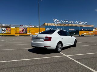 2019 Skoda Octavia III (A7) Рестайлинг, белый, 1699000 рублей, вид 4