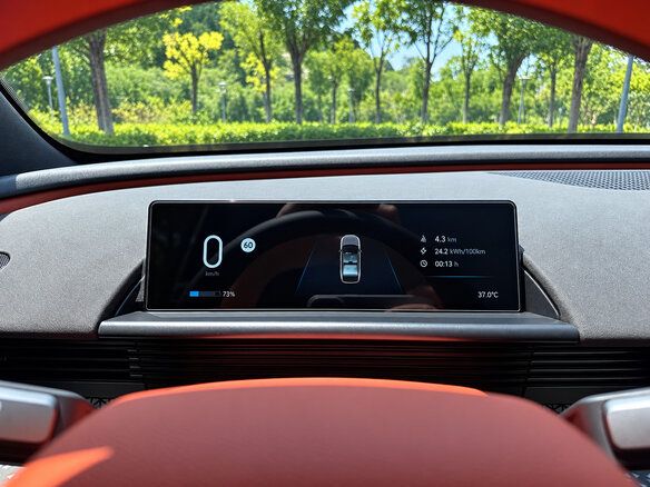 2026 Toyota bZ3X 58.3 kWh, серебристый - вид 12