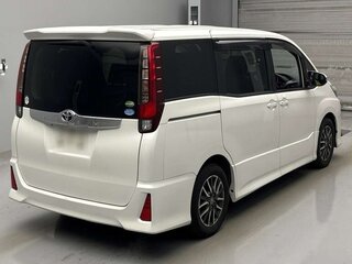 2015 Toyota Noah III (R80), белый, 1700000 рублей, вид 3