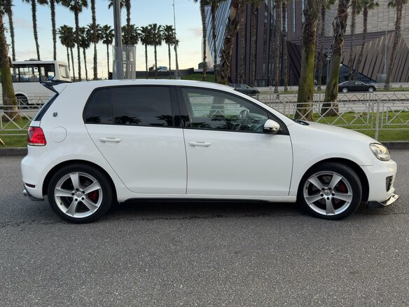 2010 Volkswagen Golf GTI VI, белый - вид 6