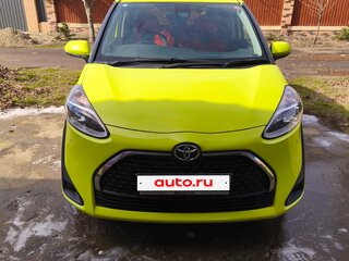 2020 Toyota Sienta II Рестайлинг, жёлтый, 1450000 рублей, вид 1