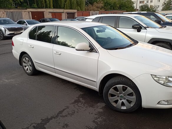 2012 Skoda Superb II, белый, 1400000 рублей - вид 2