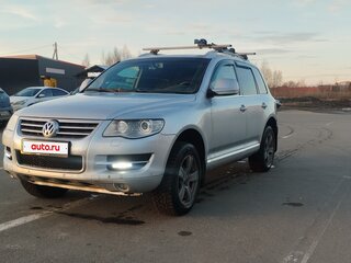 2007 Volkswagen Touareg I Рестайлинг, серебристый, 850000 рублей, вид 1