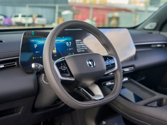 2026 Changan UNI-S I Рестайлинг, белый - вид 12