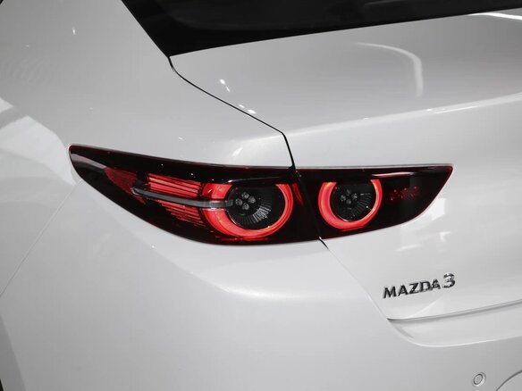 2025 Mazda 3 Axela IV (BP), белый, 3600000 рублей - вид 10