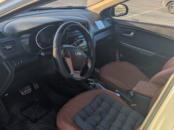 2016 Kia Rio III Рестайлинг, белый, 500000 рублей - вид 5