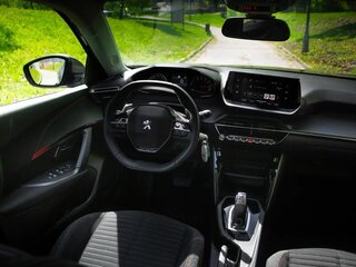 2021 Peugeot 2008 II, серый, 1545000 рублей, вид 3