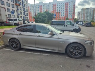 2012 BMW 5 серии 520i VI (F10/F11/F07), серебристый, 1910000 рублей, вид 5
