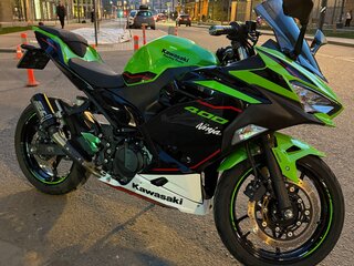 2022 Kawasaki Ninja 400, зелёный, 580000 рублей, вид 2