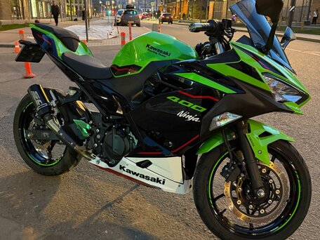2022 Kawasaki Ninja 400, зелёный, 580000 рублей, вид 2