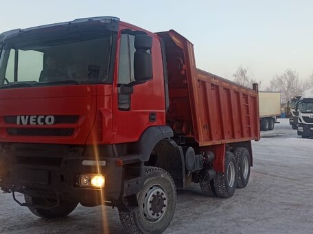 2013 Iveco Trakker, красный, 4300000 рублей, вид 1