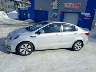 2017 Kia Rio III Рестайлинг, жёлтый, 850000 рублей, вид 3