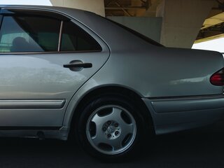 1996 Mercedes-Benz E-Класс 200 II (W210, S210), серебристый, 250000 рублей, вид 4