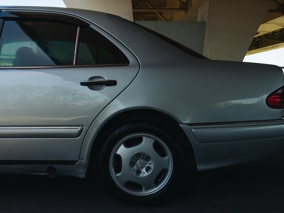 1996 Mercedes-Benz E-Класс 200 II (W210, S210), серебристый, 250000 рублей - вид 3