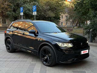 2021 Volkswagen Tiguan II Рестайлинг, чёрный, 3950000 рублей, вид 2