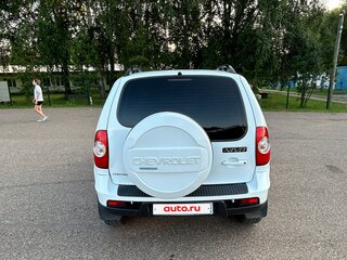 2013 Chevrolet Niva I Рестайлинг, белый, 650000 рублей, вид 4