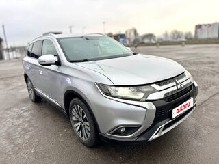2019 Mitsubishi Outlander III Рестайлинг 3, серебристый, 1996000 рублей, вид 4