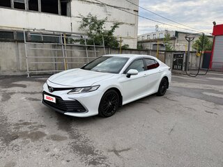 2021 Toyota Camry VIII (XV70) Рестайлинг, белый, 2100000 рублей, вид 2