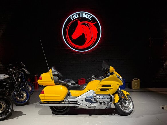 2001 Honda GL 1800 Gold Wing, жёлтый, 815000 рублей