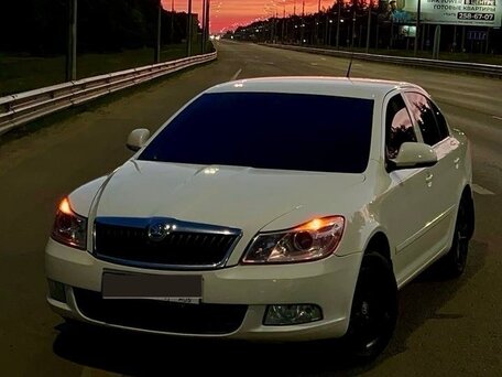 2010 Skoda Octavia DSG7 II (A5) Рестайлинг, белый, 800000 рублей, вид 1