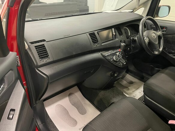 2012 Toyota ISis I Рестайлинг, красный, 1519000 рублей - вид 12