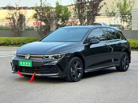 2023 Volkswagen Golf VIII, чёрный, 2300000 рублей, вид 1