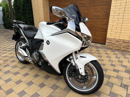 2010 Honda VFR 1200, белый, 720000 рублей, вид 2