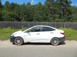 2014 Hyundai Solaris I Рестайлинг, белый, 500000 рублей, вид 3