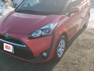 2017 Toyota Sienta II, красный, 1280000 рублей, вид 1