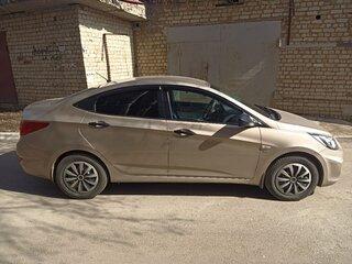 2012 Hyundai Solaris I, бежевый, 720000 рублей, вид 2