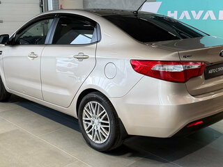 2013 Kia Rio 5-speed III, бежевый, 890000 рублей, вид 5