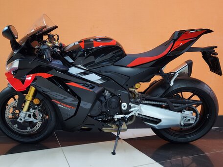 2025 Aprilia RSV4, чёрный, 3100000 рублей, вид 2