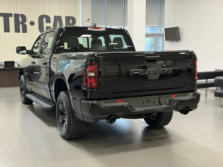 2025 Ram 1500 Crew Cab V Рестайлинг, чёрный, 7290000 рублей, вид 2