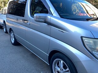 2005 Nissan Elgrand II (E51), серебристый, 1500000 рублей, вид 2