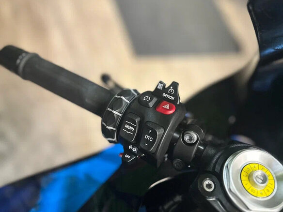 2025 BMW M 1000 RR, чёрный, 4100000 рублей - вид 4
