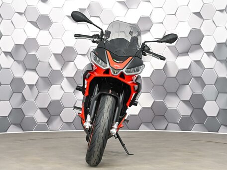 2021 Aprilia Tuono 660, чёрный, 929000 рублей, вид 5