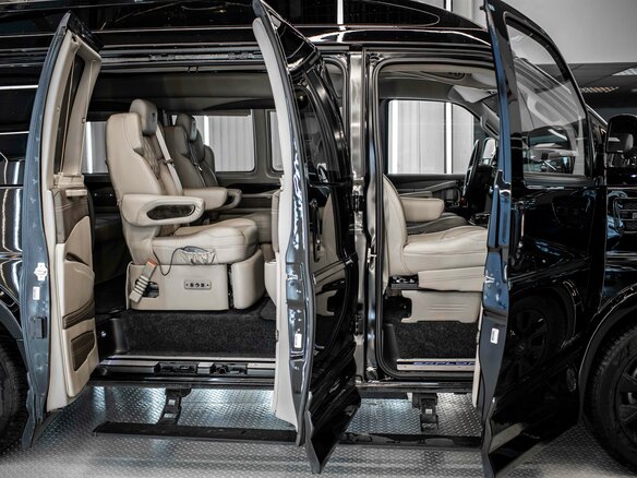 2024 GMC Savana I Рестайлинг, чёрный, 14999999 рублей - вид 18