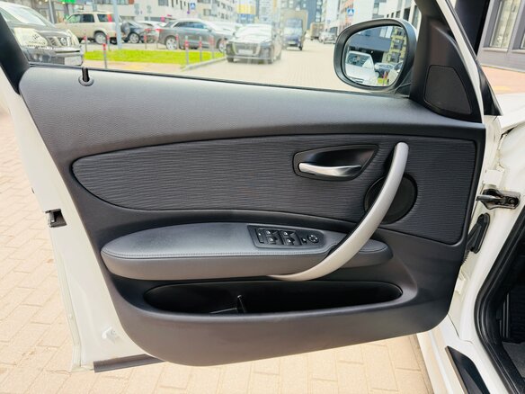2011 BMW 1 серии 116i I (E81/E82/E87/E88) Рестайлинг, белый, 805000 рублей - вид 14