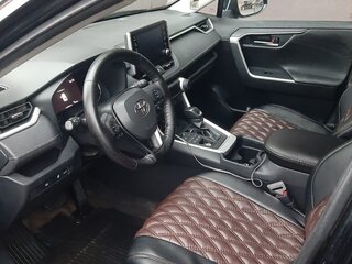 2021 Toyota RAV4 V (XA50), чёрный, 3600000 рублей, вид 4