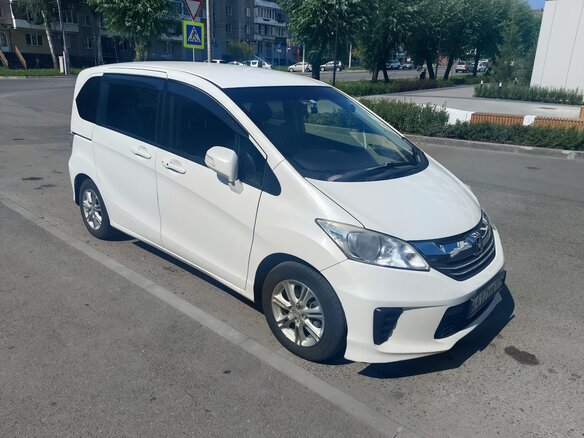 2014 Honda Freed I Рестайлинг 2, белый, 970000 рублей - вид 1