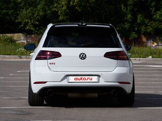 2019 Volkswagen Golf GTI VII Рестайлинг, белый, 2600000 рублей, вид 5