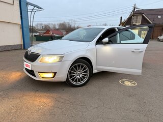 2013 Skoda Octavia III (A7), белый, 1400000 рублей, вид 4