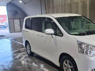 2012 Toyota Noah II (R70), белый, 1050000 рублей, вид 2