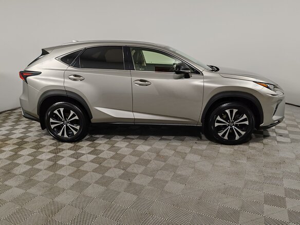 2019 Lexus NX 200 I Рестайлинг, серый, 3549000 рублей - вид 3