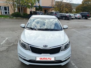 2015 Kia Rio III Рестайлинг, белый, 800000 рублей, вид 1