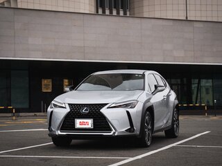 2020 Lexus UX 260h I, серебристый, 3000000 рублей, вид 2