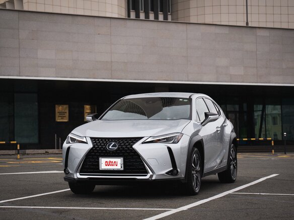 2020 Lexus UX 260h I, серебристый, 3000000 рублей - вид 1