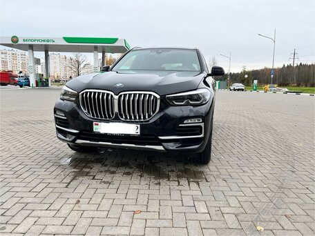 2020 BMW X5 40i IV (G05/G18), чёрный, 4800000 рублей, вид 2
